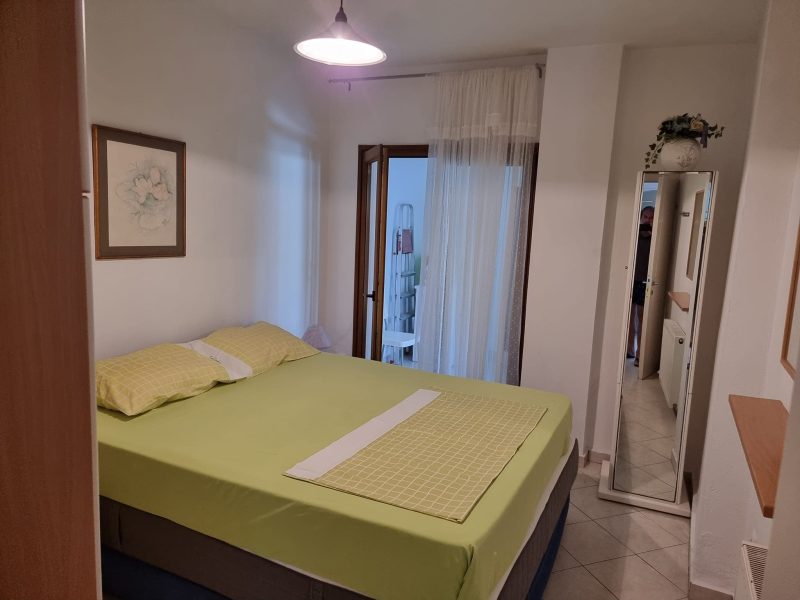 Izdajem apartman u Pefkohoriju