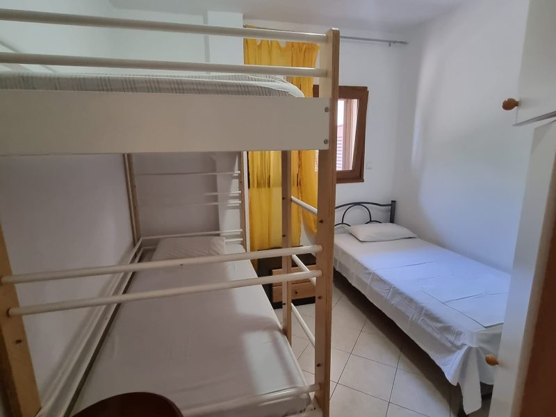 Izdajem apartman u Pefkohoriju