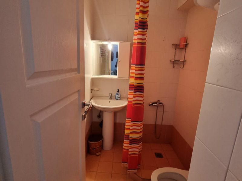 Izdajem apartman u Pefkohoriju