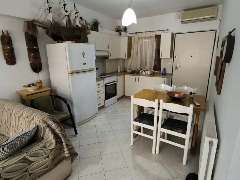 Izdajem apartman u Pefkohoriju